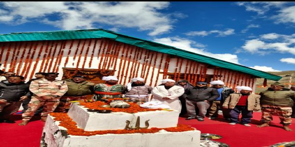 आदिकैलाश यात्रा  के कपाट खुलने पर पूजा अर्चना।