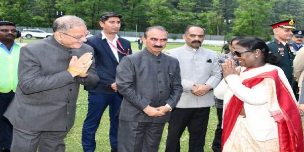 हिमाचल प्रदेश के पांच दिवसीय प्रवास से दिल्ली लौटीं राष्ट्रपति द्रौपदी मुर्मू