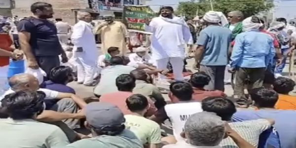 बिजली कटों से गुस्साए ग्रामीणों ने कैथल-करनाल रोड किया जाम