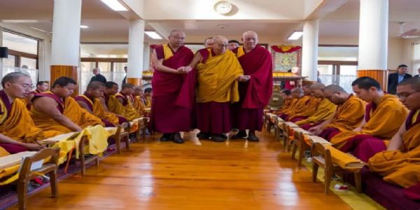 भगवान बुद्ध की शिक्षाओं को पढ़ना पर्याप्त नहीं, व्यवहार में उतारें : दलाई लामा