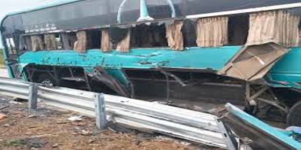 नरसिंहपुर में नीलगाय बचाने के प्रयास में पलटी यात्री बस, बड़ा हादसा टला, सभी 36 यात्री सुरक्षित
