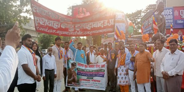 प्रयागराज में बुद्ध पूर्णिमा पर निकाली गई तथागत बुद्ध की भव्य विशाल शोभायात्रा