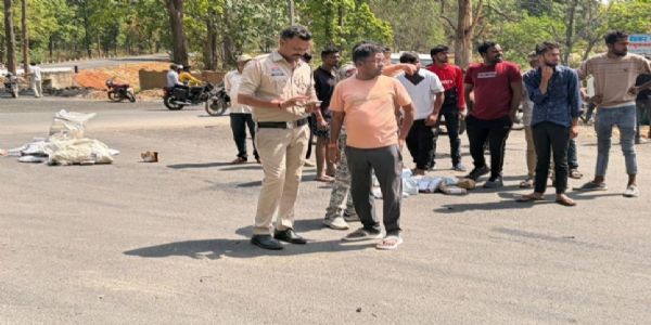 बलरामपुर : वाड्रफनगर में तेज रफ्तार ट्रक ने डिलीवरी बॉय को कुचला, मौके पर मौत, चालक फरार