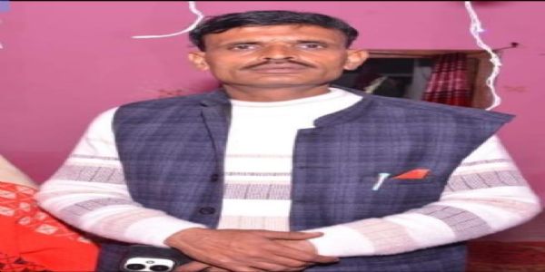 संदिग्ध परिस्थितियों में पेड़ से लटका मिला युवक का शव, हत्या की आशंका