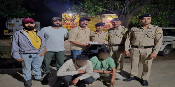 मोटरसाइकिल सवार दो युवक चिट्टे सहित गिरफ्तार