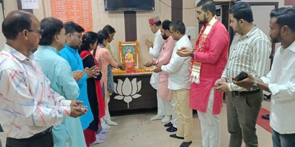 भगवान बुद्ध को नमन, करुणा और शांति के संदेश अपनाने की अपील : अनिल दीक्षित