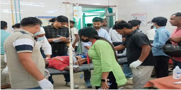 आम के बाग में पडी गर्म राख की चपेट में आने से चार बच्चे झुलसे , जिलाधिकारी ने दिये जांच के आदेश
