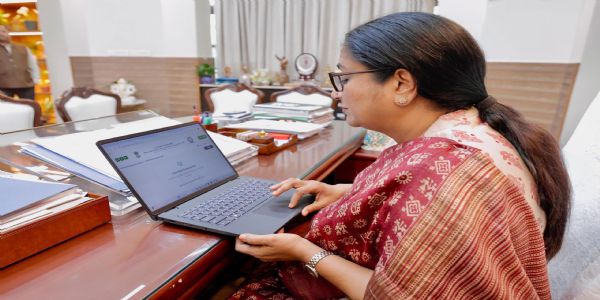 मुख्यमंत्री ने स्व-गणना के माध्यम से जनगणना में अपना विवरण किया दर्ज