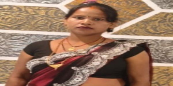 रेल से कटकर महिला की मौत,झाड़ियों में मिला शव