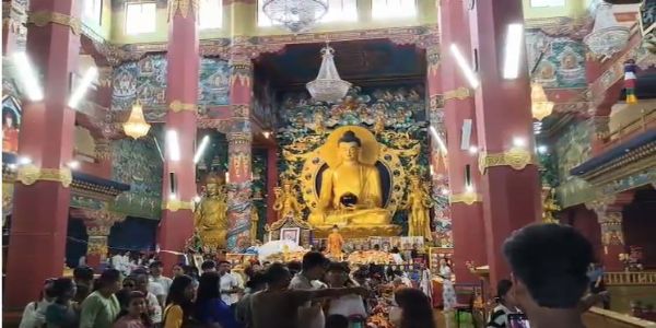 बुद्ध पूर्णिमा पर बागडोगरा और सिलीगुड़ी में भव्य आयोजन, शोभायात्रा और पूजा-अर्चना से गूंजे बौद्ध गुम्फा