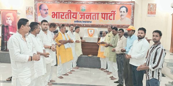 बुद्ध पूर्णिमा पर भाजपा कार्यकर्ताओं ने भगवान बुद्ध को किया नमन