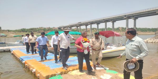 चंबल में अवैध रेत खनन पर सख्ती : उच्चतम न्यायालय के दल ने चम्बल नदी पर किया निरीक्षण