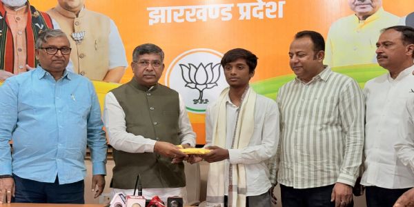 प्रतिभाशाली छात्रों को शिक्षा के क्षेत्र में आगे बढ़ाने के लिए भाजपा सदैव संकल्पित : आदित्य साहू