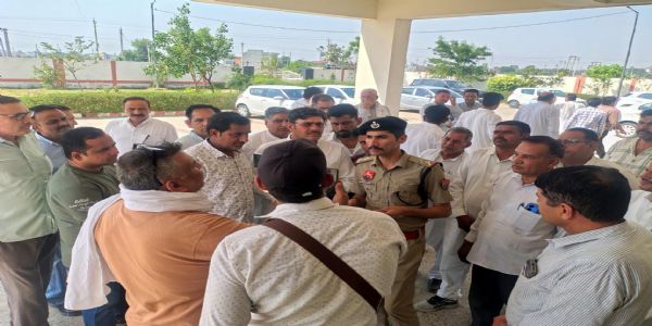 फतेहाबाद : पूर्व मुख्यमंत्री चौधरी भजनलाल पर टिप्पणी का मामला गरमाया, राज्यसभा सांसद रेखा शर्मा के खिलाफ पुलिस में दी शिकायत
