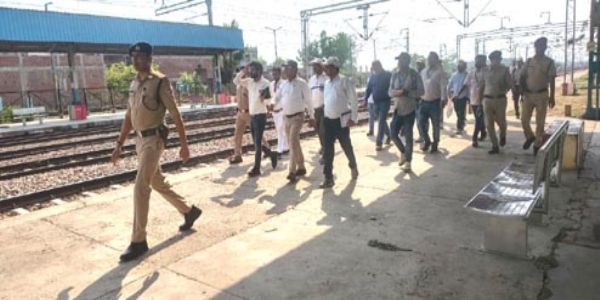 मंडल रेल प्रबंधक ने टुंडला-कानपुर खंड का निरीक्षण कर दिये निर्देश