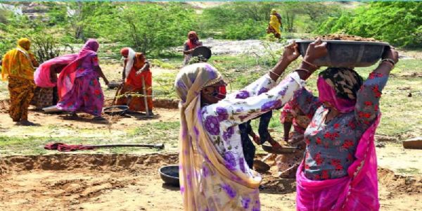 भीषण गर्मी में मनरेगा श्रमिकों को राहत