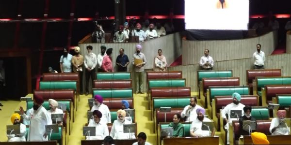 पंजाब विधानसभा में मुख्यमंत्री और विधायकों का डोप टेस्ट कराने की मांग पर हंगामा