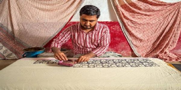 बाग प्रिंट के शिल्पी मोहम्मद बिलाल खत्री (फाइल)