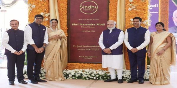 हैदराबाद में सिंधु अस्पताल का उद्घाटन करते प्रधानमंत्री नरेन्द्र मोदी।