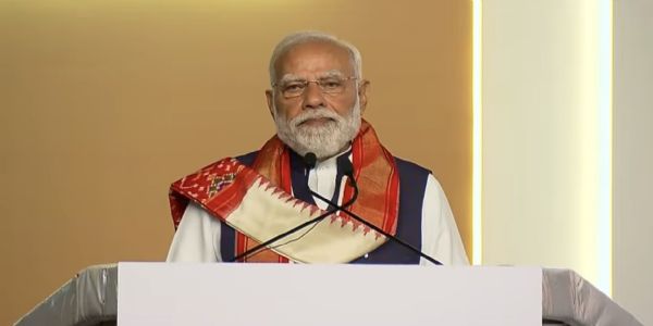 हैदराबाद में 9,400 करोड़ रुपये की विकास परियोजनाओं के उद्घाटन, शिलान्यास और लोकार्पण कार्यक्रम को संबोधित करते हुए प्रधानमंत्री नरेन्द्र मोदी। हैदराबाद में 9,400 करोड़ रुपये की विकास परियोजनाओं के उद्घाटन, शिलान्यास और लोकार्पण कार्यक्रम को संबोधित करते हुए प्रधानमंत्री नरेन्द्र मोदी।