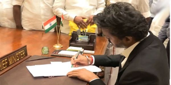 “200 यूनिट बिजली मुफ्त”.. मुख्यमंत्री जोसेफ विजय का पहला हस्ताक्षर!!