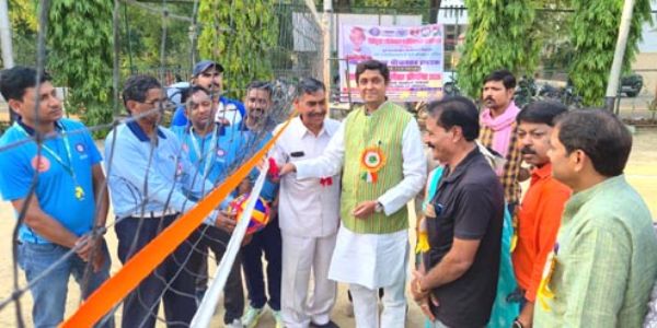 उद्घाटन करते सांसद