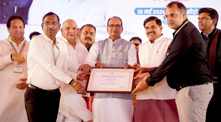 मप्र के सीहोर में PMGSY-IV प्रोजेक्ट के मध्यप्रदेश में शुभारंभ समारोह में उत्कृष्टता प्रमाण पत्र वितरित किए