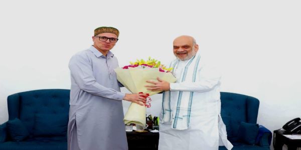 जम्मू-कश्मीर के मुख्यमंत्री उमर अब्दुल्ला सोमवार को नई दिल्ली में केंद्रीय गृह मंत्री अमित शाह से मुलाकात के दौरान