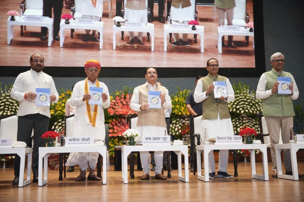 सेहत मिशन की शुरुआत के मौके पर केन्द्रीय मंत्री जे पी नड्डा, शिवराज सिंह चौहान