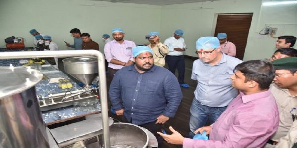 न्यूजीलैंड के प्रतिनिधिमंडल ने नाँदा हनी कलेक्शन की प्रक्रियाओं का किया अवलोकन