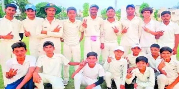 सोनकपुर ब्लू की विजेता टीम।