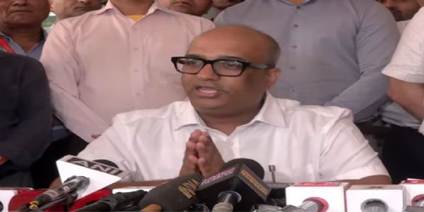 एनटीए के महानिदेशक अभिषेक सिंह मंगलवार को पत्रकारों से बातचीत के दौरान