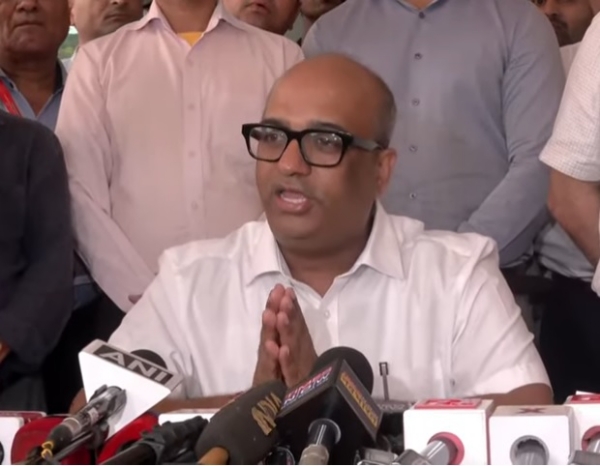 एनटीए के महानिदेशक अभिषेक सिंह मंगलवार को पत्रकारों से बातचीत के दौरान