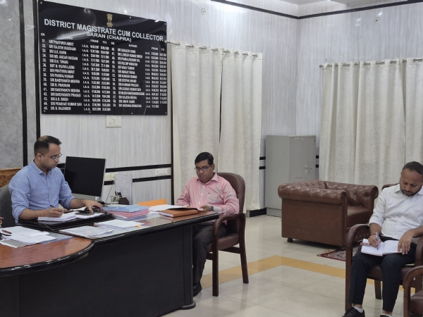 छपरा में जिलाधिकारी ने बुडको को 24 * 7 काम करने का दिया निर्देश