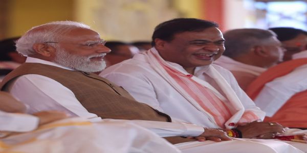 प्रधानमंत्री नरेन्द्र मोदी और असम के मुख्यमंत्री हिमंता सरमा प्रधानमंत्री नरेन्द्र मोदी और असम के मुख्यमंत्री हिमंता सरमा