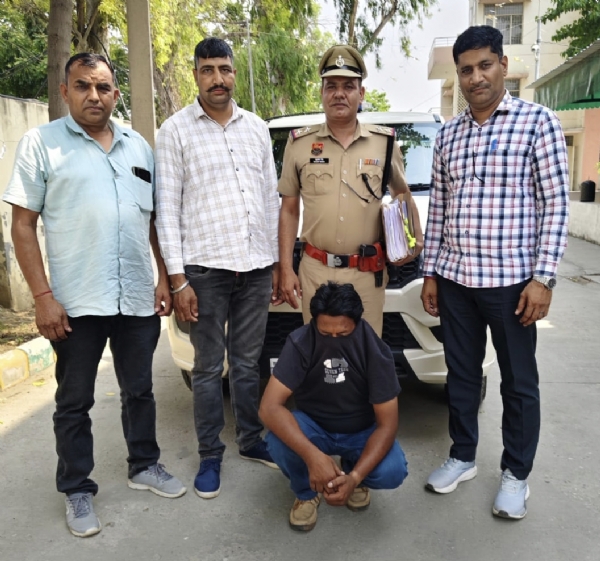 धोखाधड़ी के मामले का आरोपी पुलिस गिरफ्त में