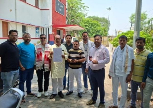 शिकायत करने कोतवाली पहुंचे व्यापारी