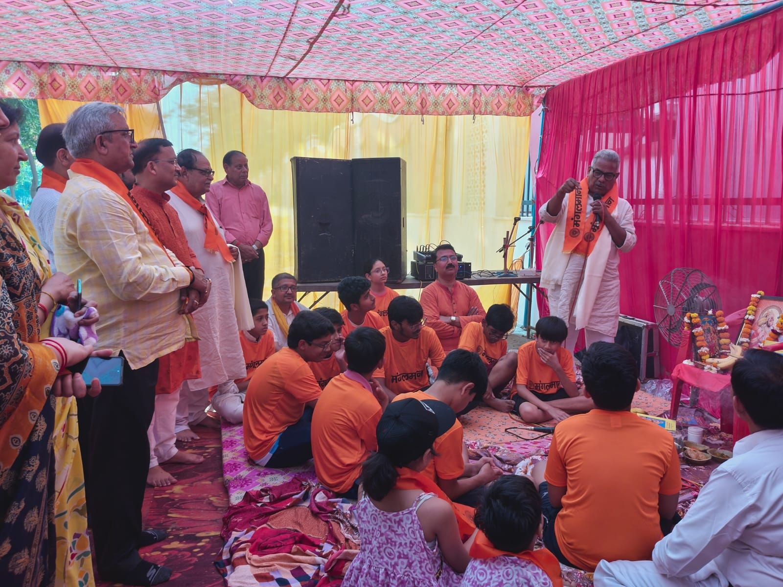 मंगलमान अभियान के कार्यकर्ताओं के साथ डॉ कृष्ण गोपाल मंगलमान अभियान के कार्यकर्ताओं के साथ डॉ कृष्ण गोपाल