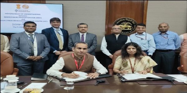 एमओयू आई4सी की ओर से आईजी (प्रशासन) रूपा एम और आरबीआईएच के मुख्य कार्यपालक अधिकारी (सीईओ) साहिल किन्नी मंगलवार को एमओयू पर हस्ताक्षर करते हुए