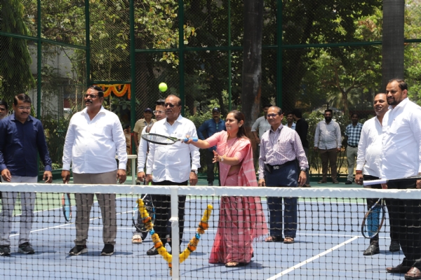 ठाणे महापौर ने किया लॉन टेनिस कोर्ट का शुभारंभ