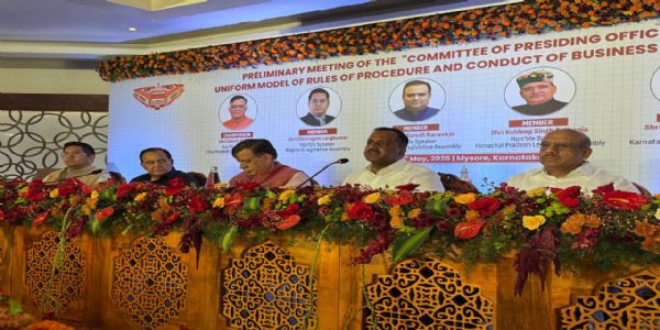 दिल्ली विधानसभा के अध्यक्ष विजेंद्र गुप्ता ने मंगलवार को कर्नाटक के मैसूर में आयोजित “विधायी निकायों के लिए प्रक्रिया एवं कार्य संचालन के समान मॉडल नियम तैयार करने के लिए पीठासीन अधिकारियों की समिति” की प्रारंभिक बैठक हिस्सा लेते हुए दिल्ली विधानसभा के अध्यक्ष विजेंद्र गुप्ता ने मंगलवार को कर्नाटक के मैसूर में आयोजित “विधायी निकायों के लिए प्रक्रिया एवं कार्य संचालन के समान मॉडल नियम तैयार करने के लिए पीठासीन अधिकारियों की समिति” की प्रारंभिक बैठक हिस्सा लेते हुए