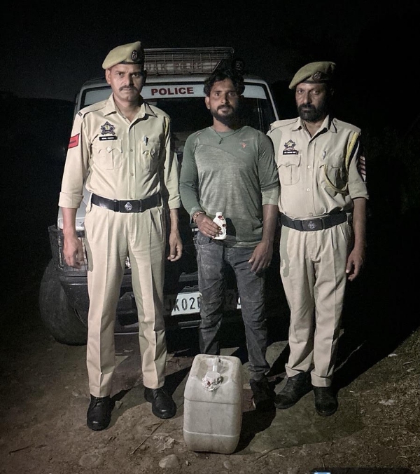 Illegal country liquor seized in the city, one arrested
