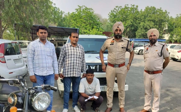 हेरोइन सहित पकड़ा गया आरोपी।