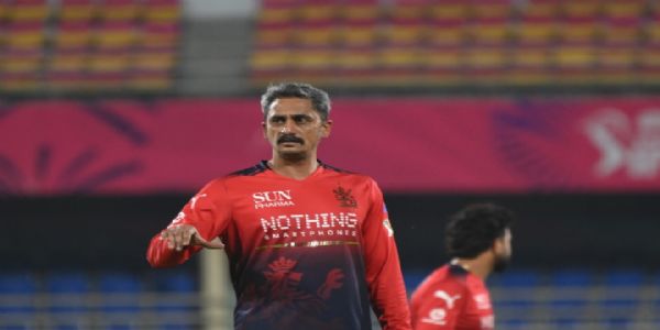 आरसीबी के गेंदबाजी कोच ओंकार साल्वी