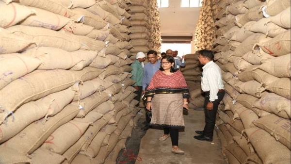 ग्वालियरः कलेक्टर ने किया उपार्जन केन्द्रों का औचक निरीक्षण