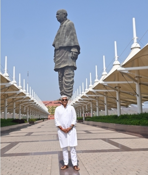 केंद्रीय पर्यटन मंत्री गजेंद्रसिंह शेखावत स्टैच्यू ऑफ यूनिटी पर पहुँचे