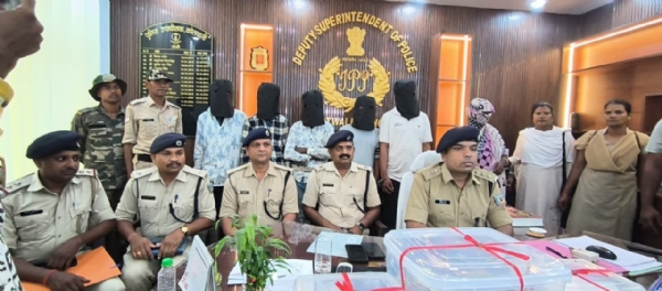 जानकारी देते एएसपी