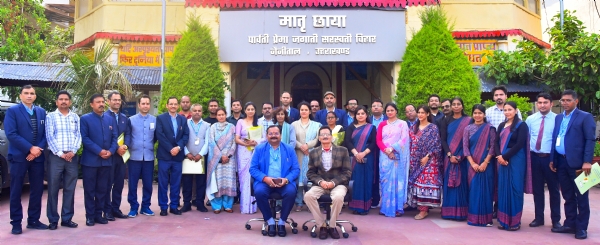 कार्यशाला में शामिल शिक्षक, प्रधानाचार्य एवं विषय विशेषज्ञ।