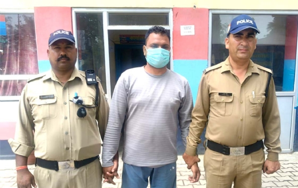 पुलिस गिरफ्त में आरोपित