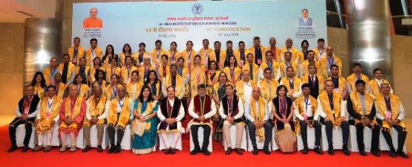 उपराष्ट्रपति सी. पी. राधाकृष्णन मंगलवार को एम्स के दीक्षांत समारोह में